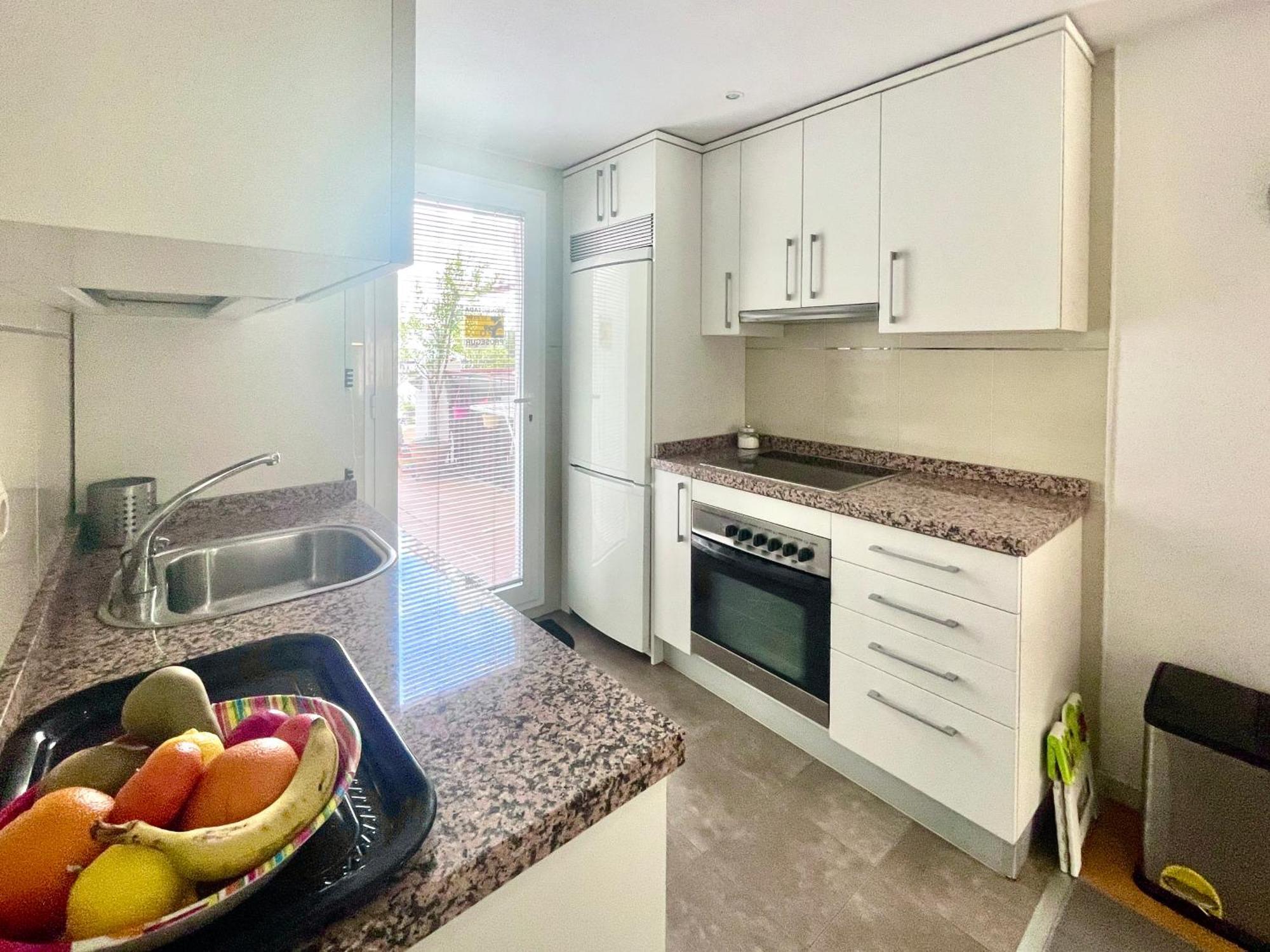 Maravilloso Apartamento Centrico De 70M2, Jardin Propio 40M2 Con Piscina Para Ninos Y Parking Opcional Малага Екстериор снимка